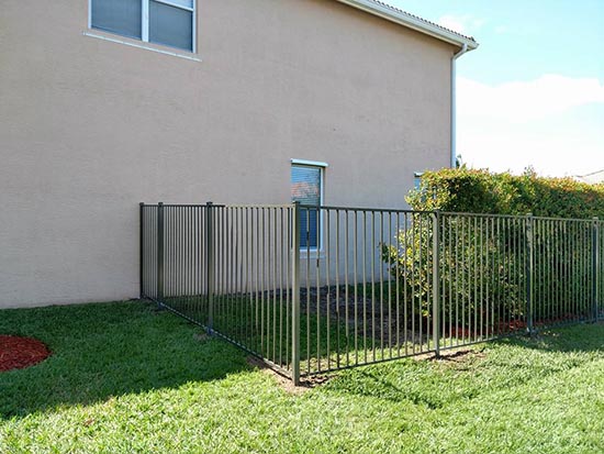 Aluminum Fence | Florida Fence Builders | SMITHERY Post & Plank