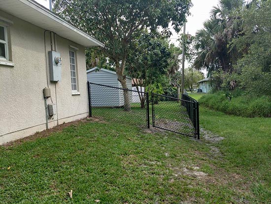 Chain Link Fence | Florida Fence Builders | SMITHERY Post & Plank